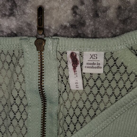 Cato Light Green XS || EUC - Picture 4 of 6